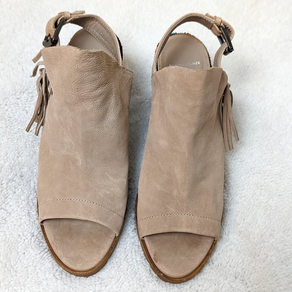 Donald J Pliner Tan Omara Suede Slingback Heels - Size 6 - Picture 2 of 9